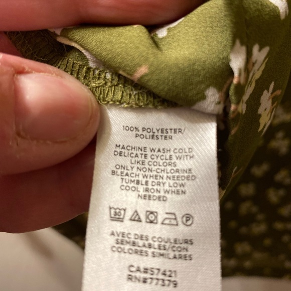 Ann Taylor Factory, women’s blouse, size L, green floral - Picture 3 of 4